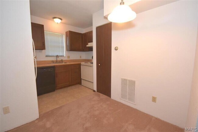 Building Photo - 94 Peachtree Ln