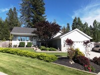 Building Photo - Beautiful 4 bedroom 3 bath Home near Hayde...