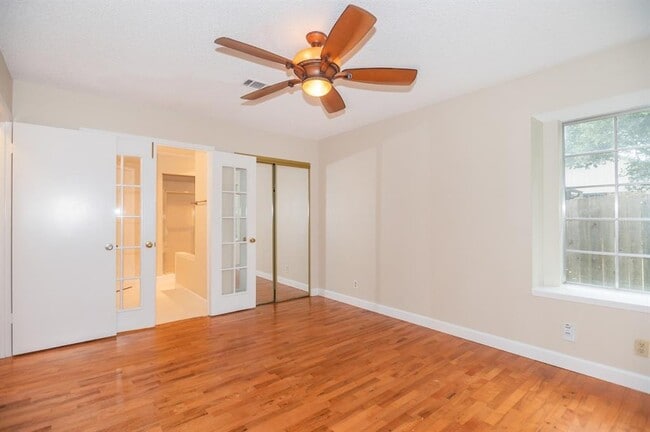 Building Photo - 1004 Kavanagh Dr