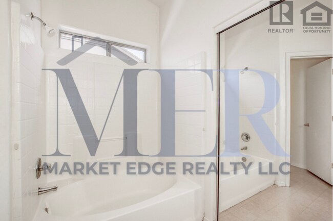 Building Photo - 3Bed/2Bath House at Buckeye/75th Ave! Ready for Immediate Move-In!