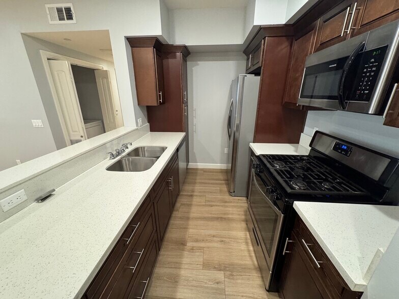 Building Photo - 6718 Sylmar Ave