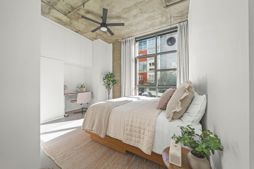 Building Photo - 1050 Island Ave