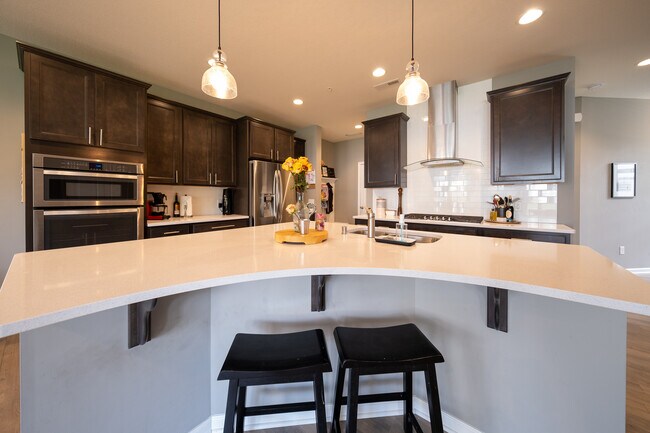 Building Photo - 725 Wildflower Ln