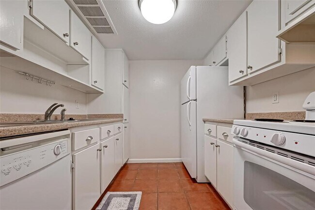 Building Photo - 2250 Bering Dr