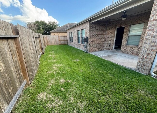 Building Photo - 15518 Huddleston Dr