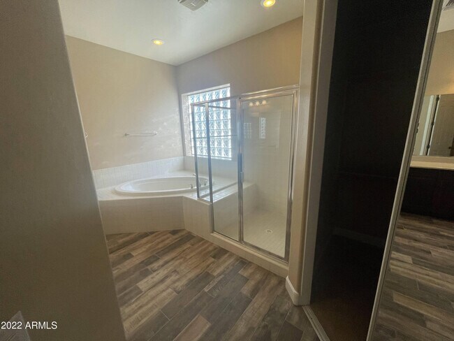 Building Photo - 4263 E Maplewood Ct