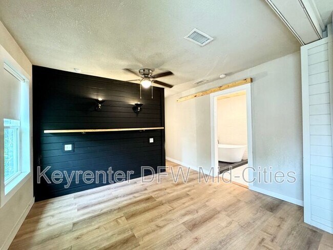 Building Photo - 2703 Downing Ave
