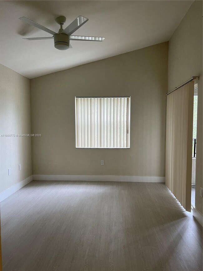 Building Photo - 2811 N Oakland Forest Dr