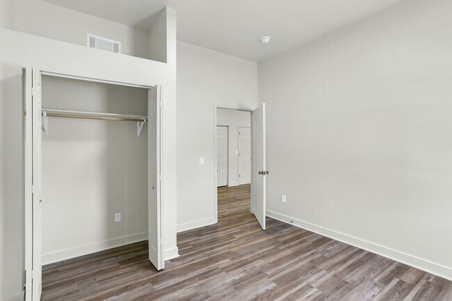 Building Photo - Escape to Serenity: Experience the Charm of our One-Bedroom Cottage!