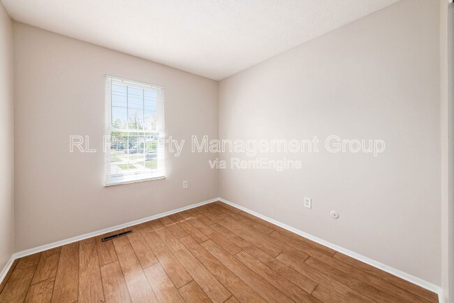 Building Photo - 4922 Dunlap Rd