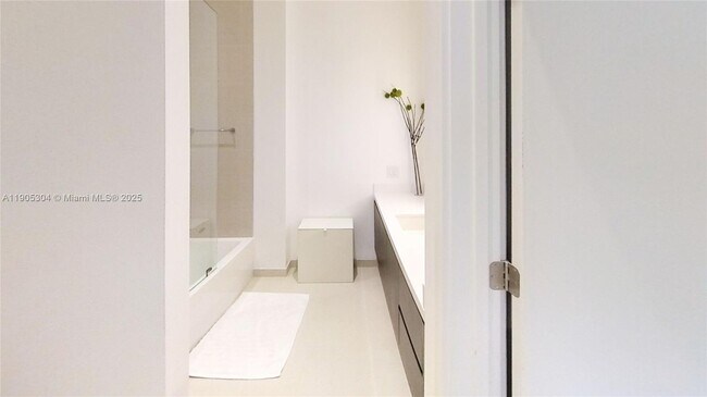 Building Photo - 851 NE 1st Ave