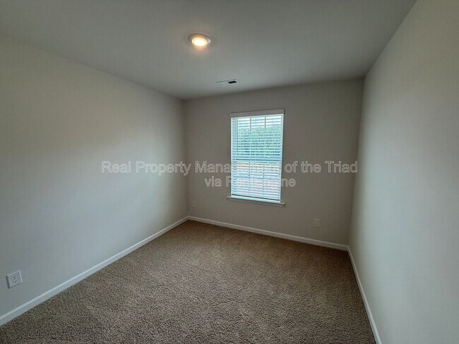 Building Photo - 1112 Broholmer Ln