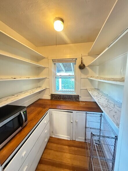 Building Photo - 48 Standish St