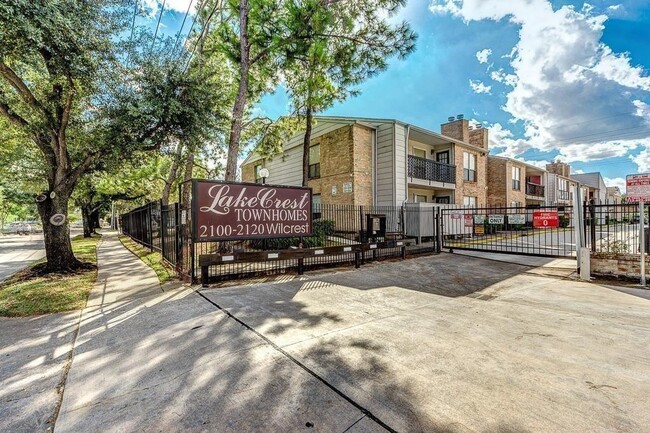 Building Photo - 2100 Wilcrest Dr