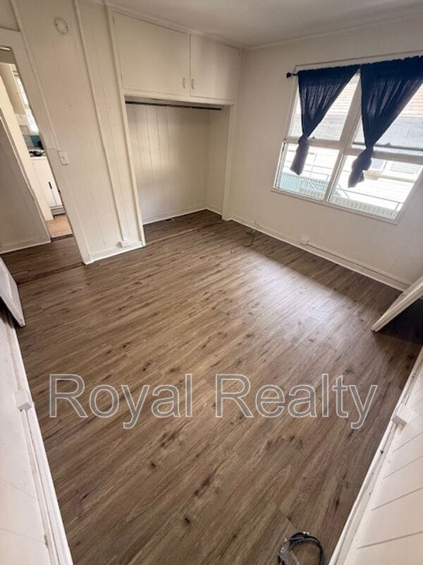 Building Photo - 702 University Ave