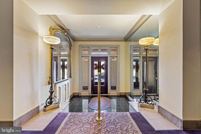 Building Photo - 3401 Greenway