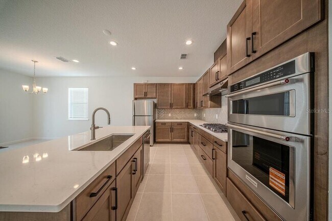 Building Photo - 1414 RIDGEBACK Ln