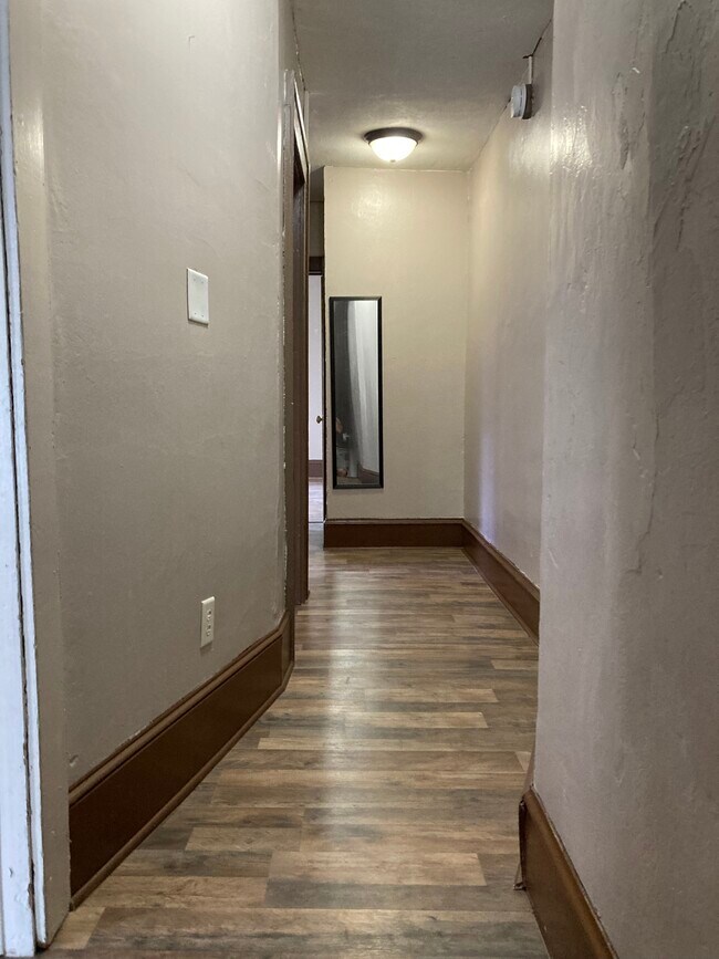 Building Photo - 1320 Otter St