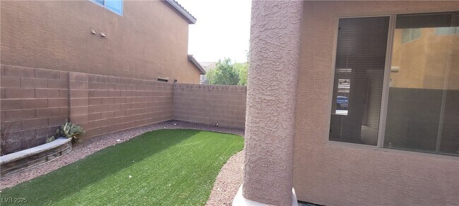 Building Photo - 8198 Rock Meadows Dr