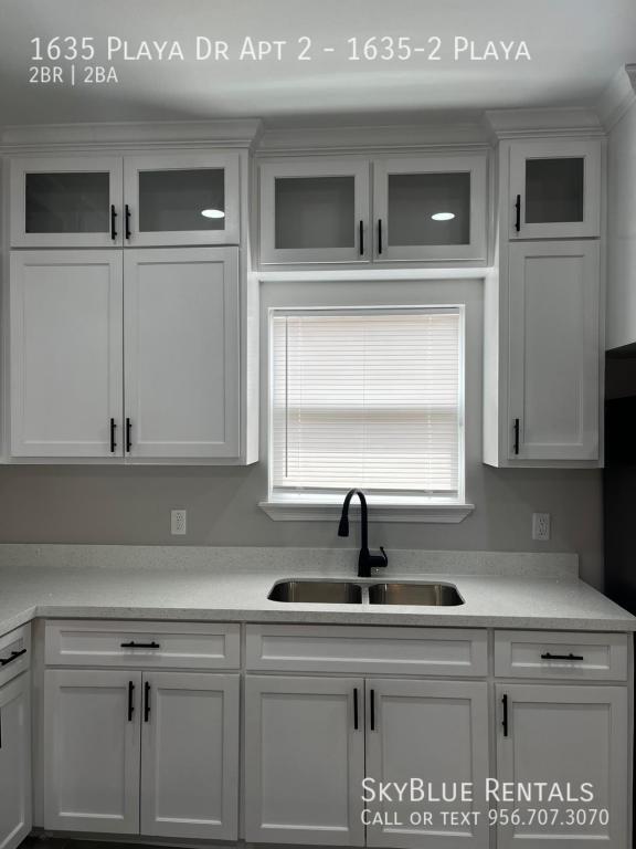 Building Photo - 1635 Playa Dr