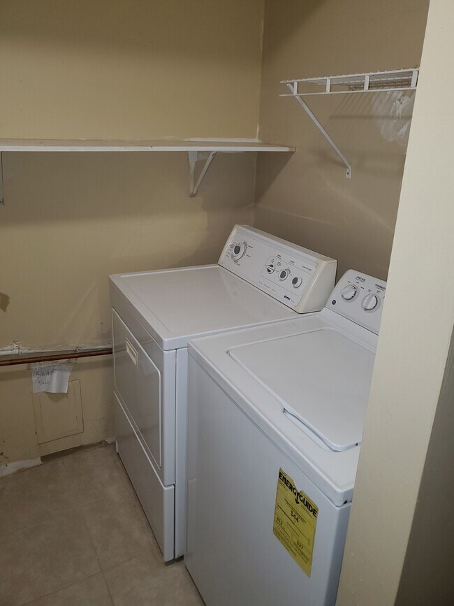 Laundry room - 8501 Inyo Ct