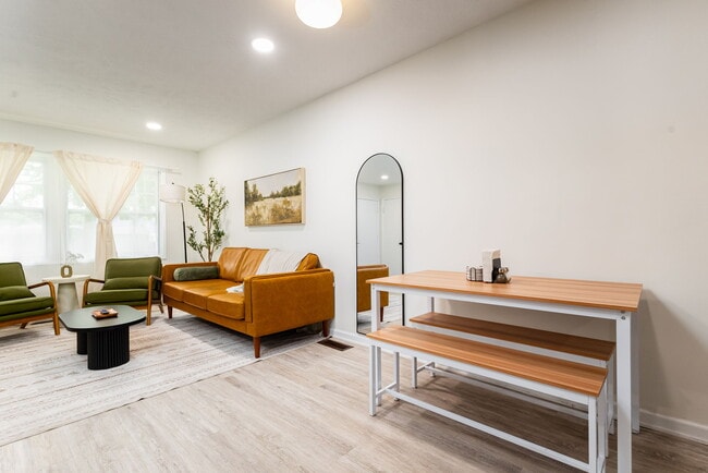 Building Photo - 1321 Browne Ln