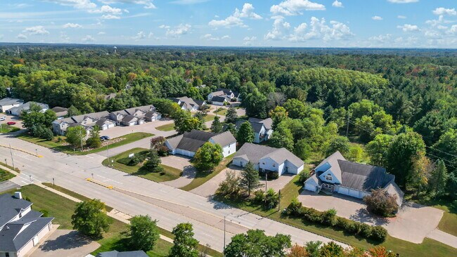 Building Photo - 1421 River View Ave