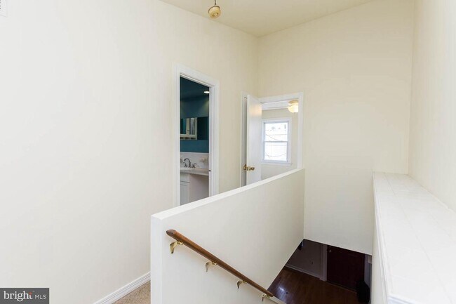 Building Photo - 113 Mountain St