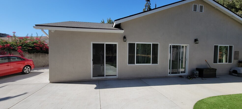Building Photo - 6460 Mary Ellen Ave