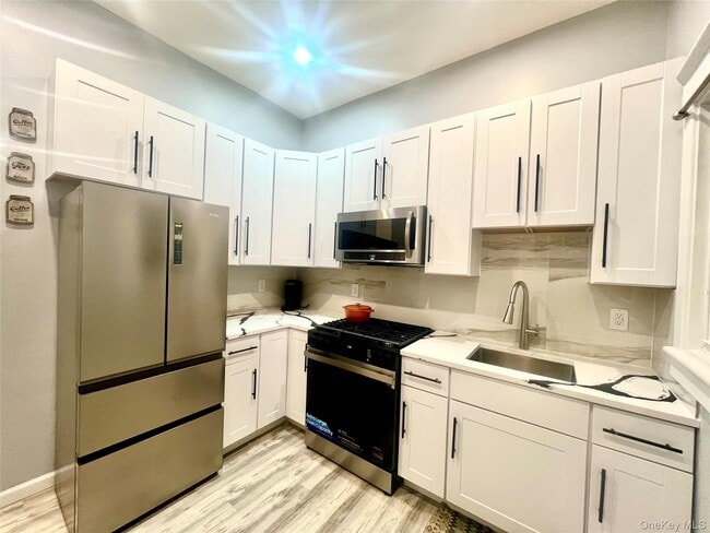 Building Photo - 17 Academy Ave