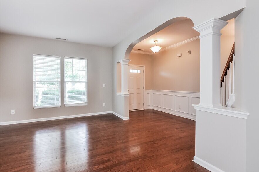 Building Photo - 3215 Whispernut Ln
