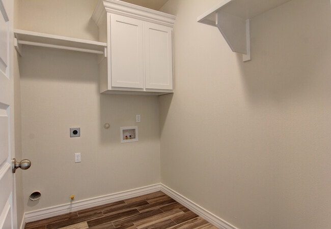 Building Photo - 6034 Adrian Dr