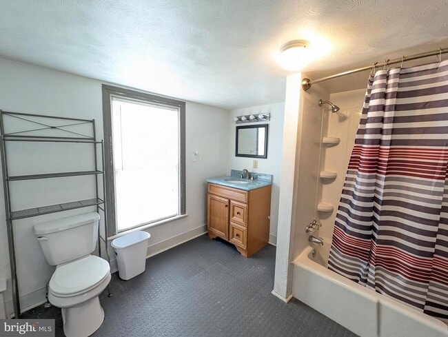 Building Photo - 115 Chambersburg St