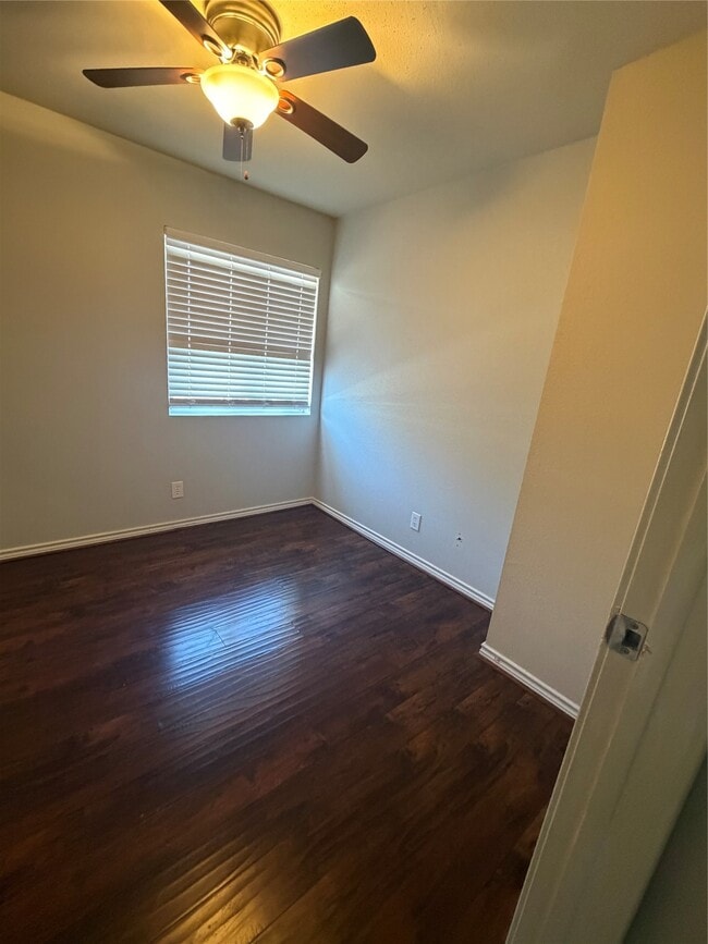 Building Photo - 732 Memorial Mews St