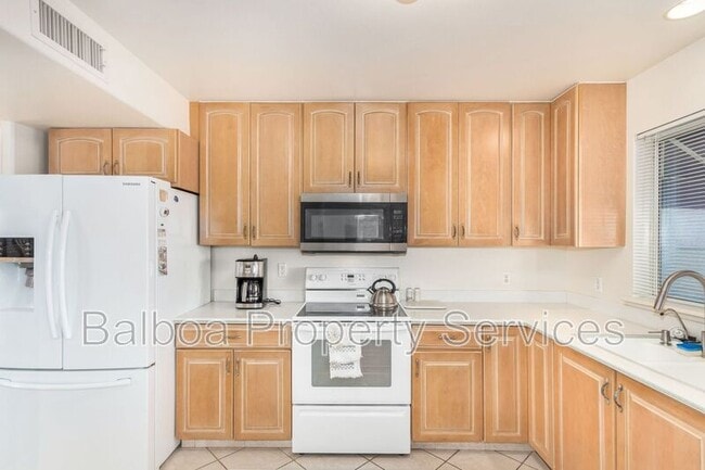 Building Photo - 220 N 22nd Pl