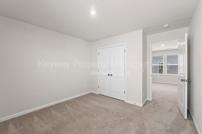 Building Photo - 651 Manitou Cir