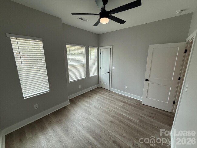 Building Photo - 525 Dellwood Dr