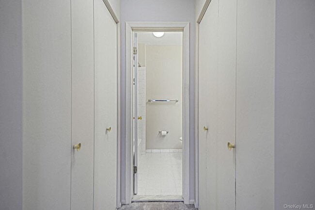 Building Photo - 18 Summerfield Cir