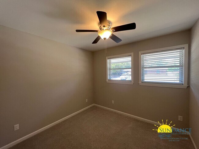 Building Photo - Centrally located and renovated Fort Walto...