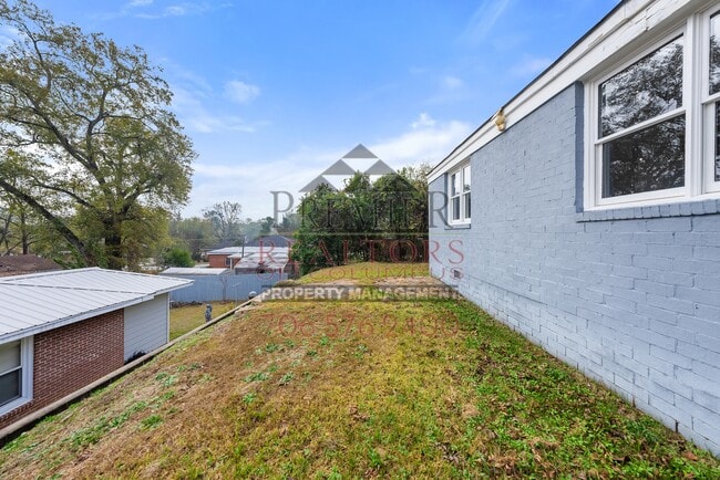 Building Photo - 3322 10th St