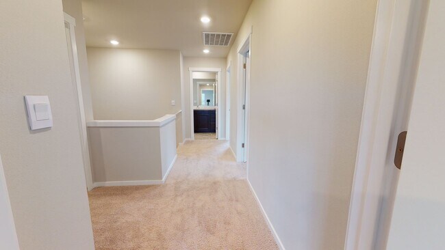 Building Photo - Large 3 Bedroom off of McWilliams, close t...