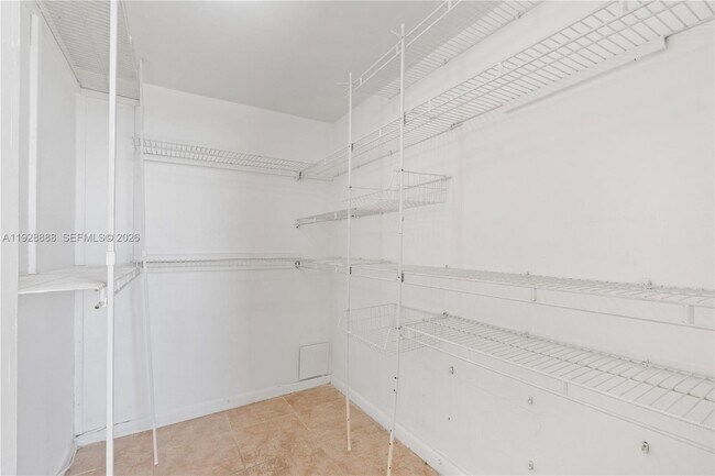 Building Photo - 1830 Dixieana St