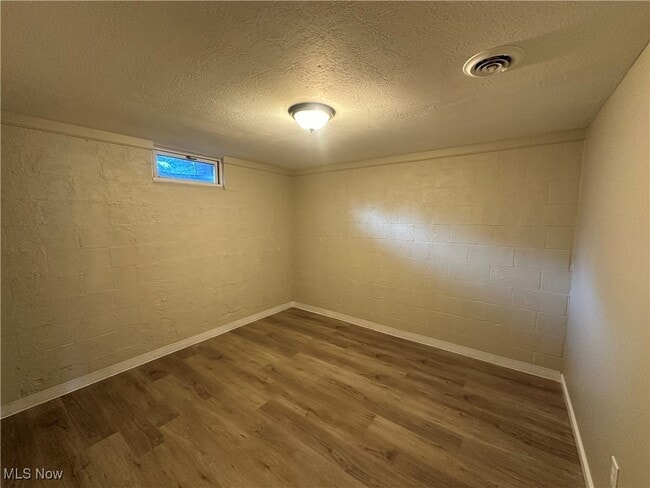 Building Photo - 6935 Tippecanoe Rd