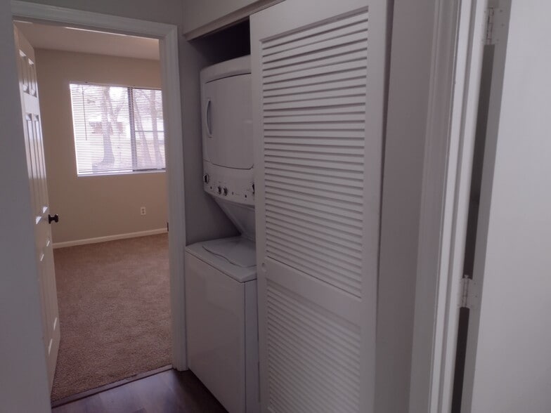 Building Photo - 1628 Cedarview Ct