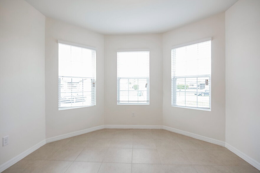Building Photo - 130 SW 11th Terrace