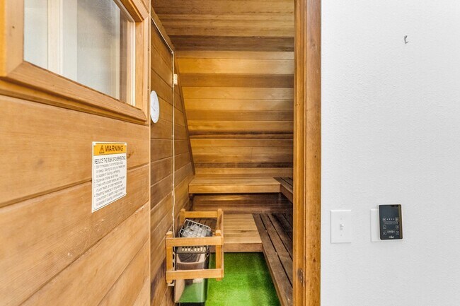 Building Photo - Park Meadows