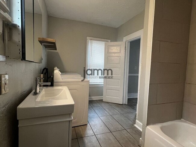 Building Photo - 2602 Vega Ave