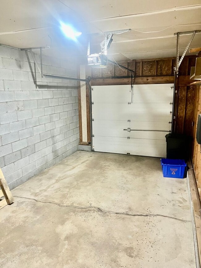 Building Photo - 8474 Bubbling Springs Dr