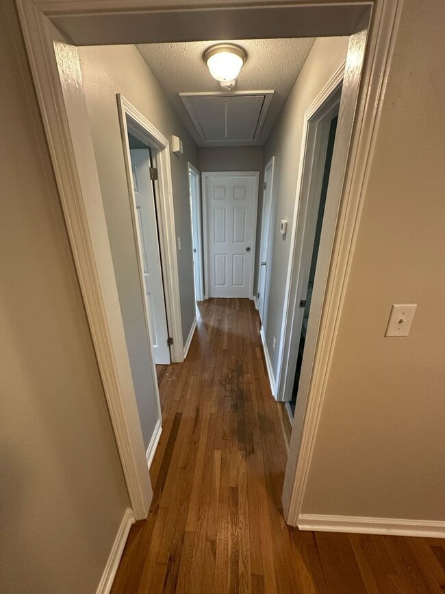 Building Photo - 3 Bedroom 1 Bath Home