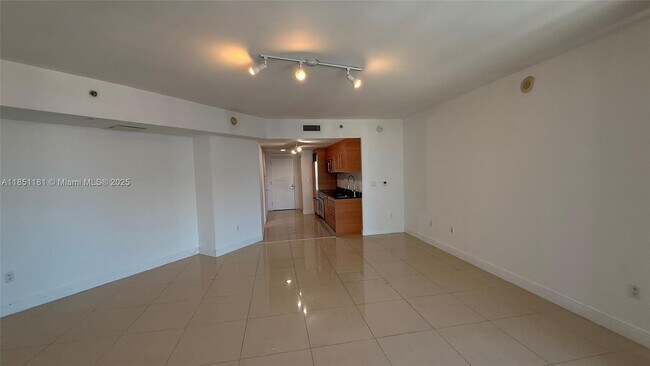 Building Photo - 475 Brickell Ave